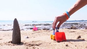 Видео про экскаватор на пляже. Игра для детей «горячо-холодно»