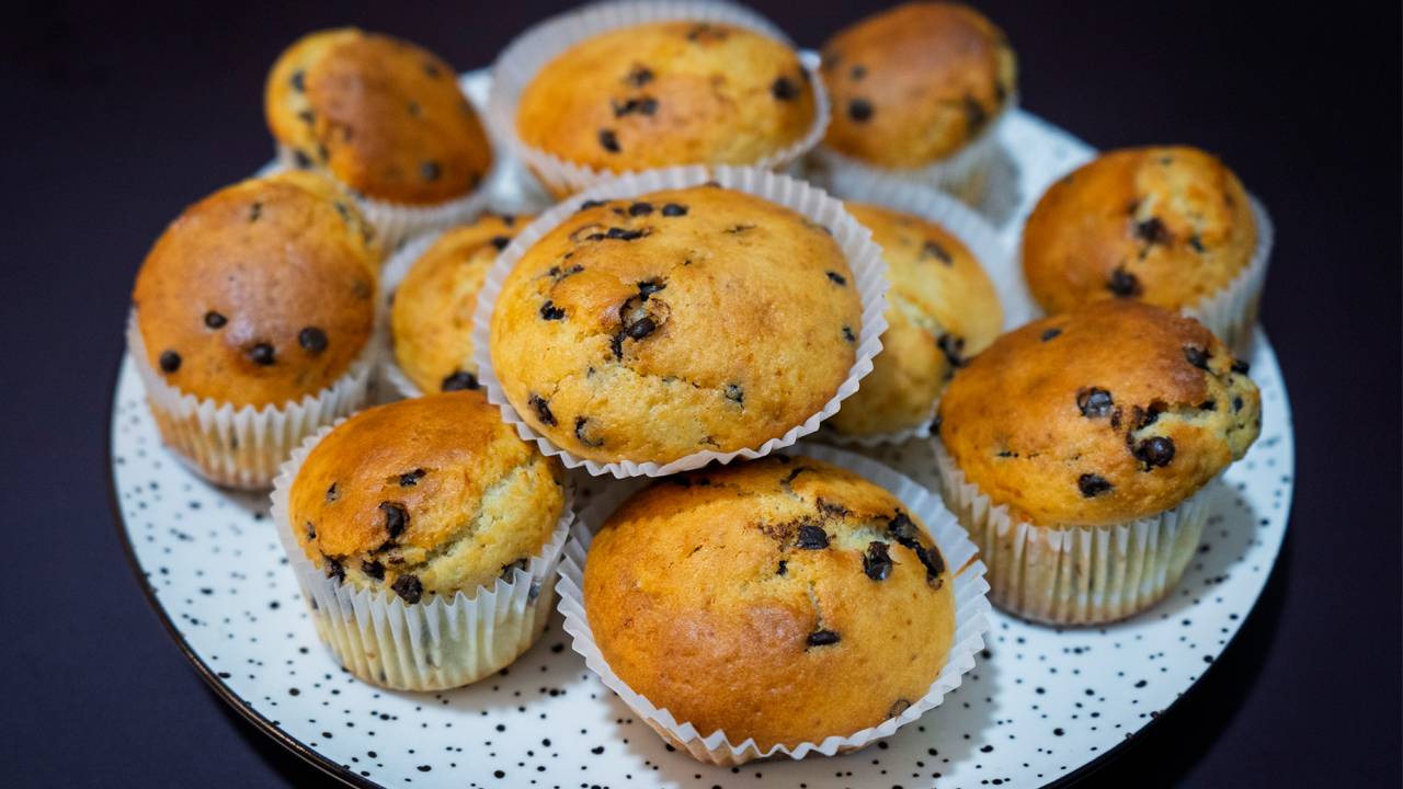 КЕКСЫ на кефире с шоколадом в силиконовой форме смотреть онлайн