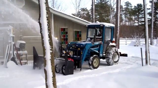 Bercomac 72 inch 24 hp Snow Blower on New Holland compact tractor.mp4 смотреть онлайн