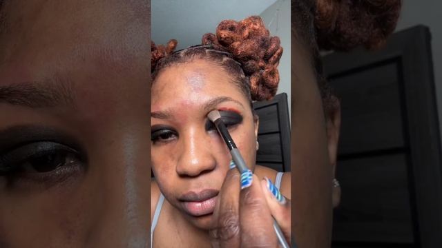 Smokey Red Eyes смотреть онлайн