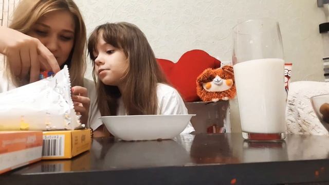 Николь и гадкие конфеты!!!челлендж с конфетами!челлендж!!открываем сладости-гадости!!! смотреть онлайн