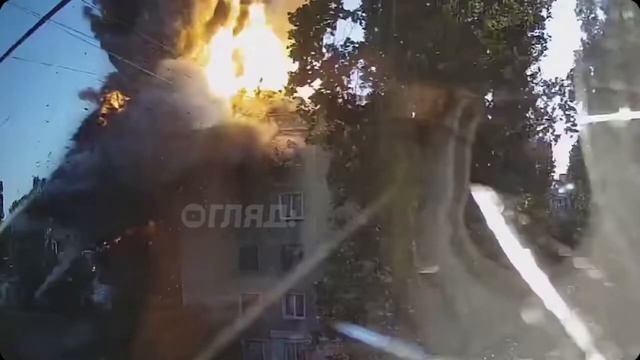 Появились кадры сегодняшнего прилёта в жилой дом в Николаеве. смотреть онлайн
