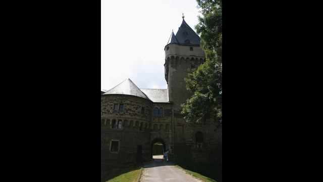 Hülchrath-Schloß Hülchrath смотреть онлайн