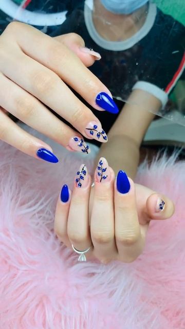 Diseño de uñas color azul pavo 💅🥰 las amaras ❤️ like y suscribete 👍 смотреть онлайн