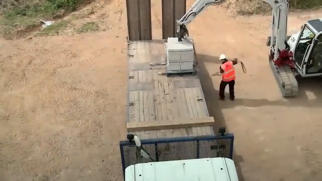 Экскаватор-погрузчик против экскаватора. ДОРОЖНЫЙ ГИГАНТ