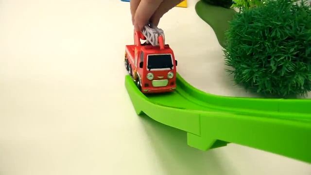 Видео для детей про машинки. Машины помощники на Капуки Кануки - Приключения машинок все серии