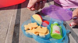 Герои в масках у бассейна. Моем МАШИНКИ с Машей Капуки