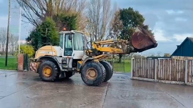 LIEBHERR L538 4WD LOADING SHOVEL C/W BUCKET FOR SALE
