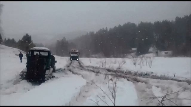 ДэТэшка рулит,зил и маз по грязи. смотреть онлайн