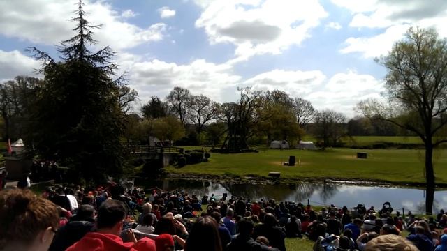 Демо шоу с изстрел на катапулт- Warwick, UK смотреть онлайн