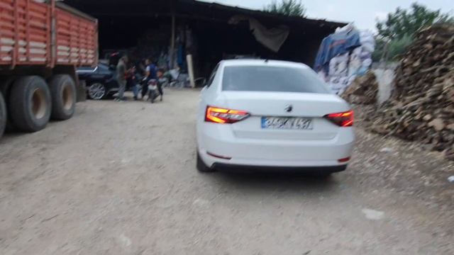 2016 SKODA SUPERB PRESTİJ AMERİKAN PARK Arka stopların sinyallerle zıt yanması SiSLERİN ÇAKMASI смотреть онлайн