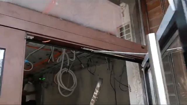 Работа скрытого доводчика на двери смотреть онлайн