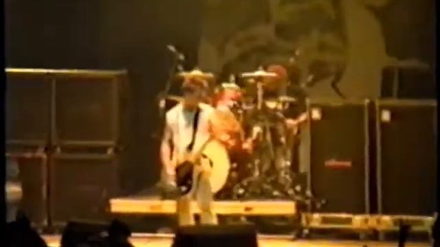 Green Day - Knowledge [Live at Assago Forum, Italy, 1995] смотреть онлайн
