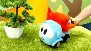 Маша Капуки и грузовичок Лева на прогулке. Развивающие видео для детей.