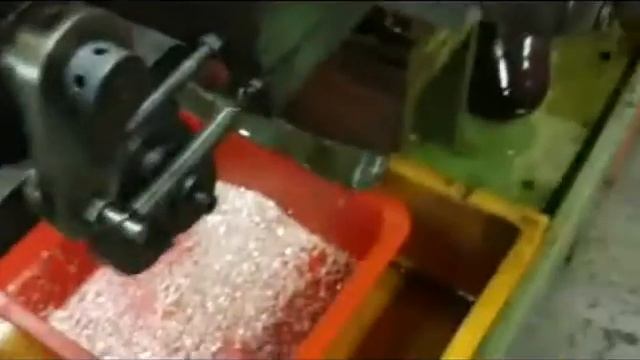 Работа станка для изготовления контактов из биметалла смотреть онлайн