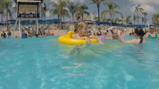 АКВАПАРК ВОДНЫЕ КРУТЫЕ ГОРКИ для детей !!! aqua park water attractions смотреть онлайн