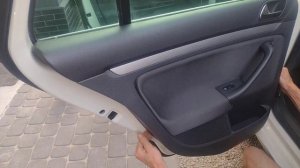 Снятие обшивки задней двери на Фольксваген Гольф 6