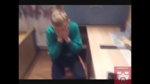 ШКОЛЬНИК РАЗБИЛ ТЕЛЕФОН МОЛОТКОМ!!!!