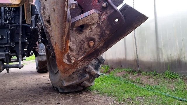 Как снять лемех на плуге в поле если болты прокручиваются. смотреть онлайн