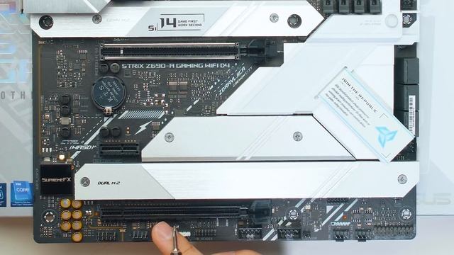 BEST DDR4 Motherboard For Z690!? - ASUS ROG Z690 Strix Gaming Wifi D4 Overview #creators