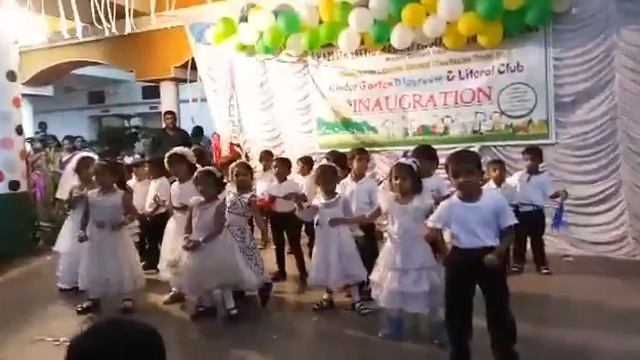 Princess Tanisha dancing in school program смотреть онлайн