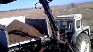 Советский трактор Т-40 с погрузчиком. Старина в деле!
