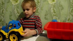 Трактор с прицепом.Катаем на тракторе погрущика