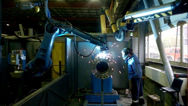 Роботизированная сварка газовых труб 4/Robotic welding of gas pipes 4 (KUKA robot installation) смотреть онлайн
