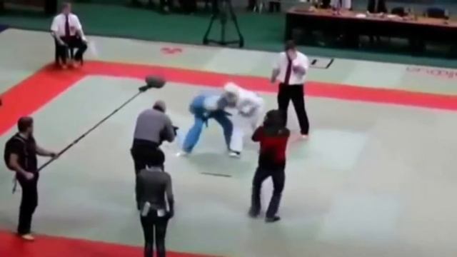 Злобный судья смотреть онлайн