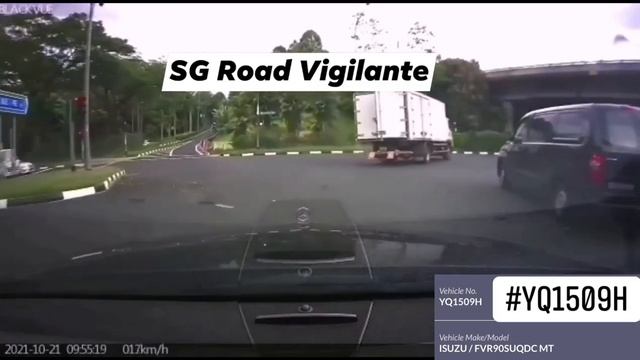 21oct2021 mandai road #YQ1509H isuzu lorry fail to secure doors & pallet jack fell off the lorry смотреть онлайн