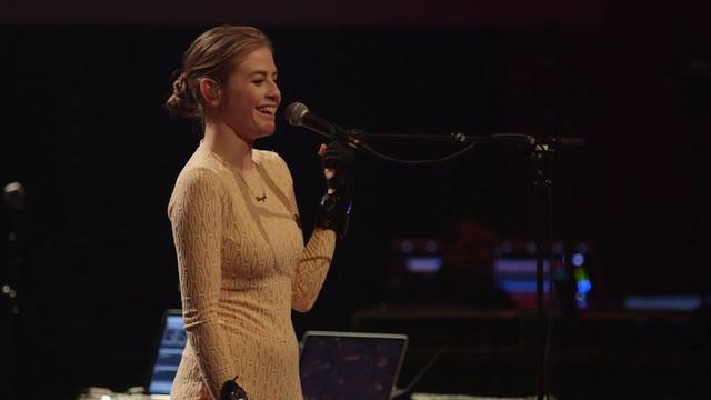 Chagall live performance with mi.mu gloves | Loop смотреть онлайн