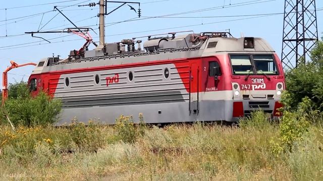 Электровозы ЭП1М и ЭП20 на станции ОТРОЖКА смотреть онлайн