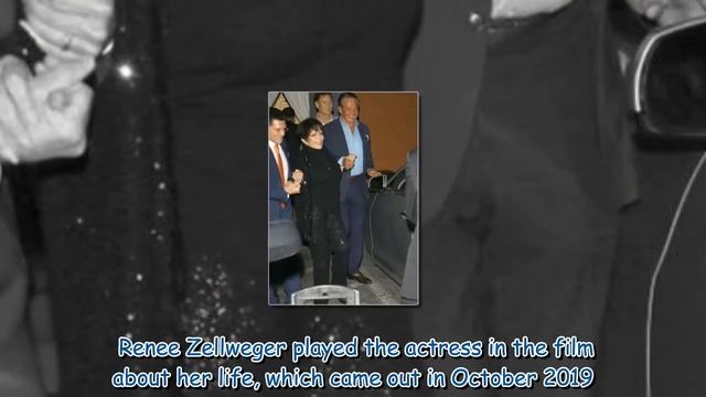 Frail Liza Minnelli, 76, leans on pal for support after leaving restaurant in a wheelchair смотреть онлайн