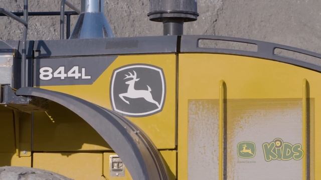 Tractors, Farmers, and Construction Vehicles at Work! 1 hour 🚜👩🏾🌾 | John Deere Kids смотреть онлайн