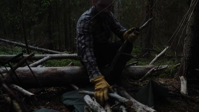 Build a bushcraft tent | Solo bushcraft in forest | Cooking meat on fire | ASMR camping смотреть онлайн
