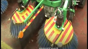 Малогабаритная коммунально-уборочная машина МК-1500М2.avi