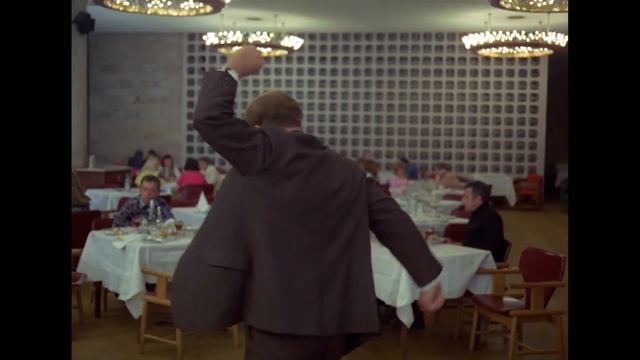 Милый, чё? Да, милый чё, навалился на плечо?