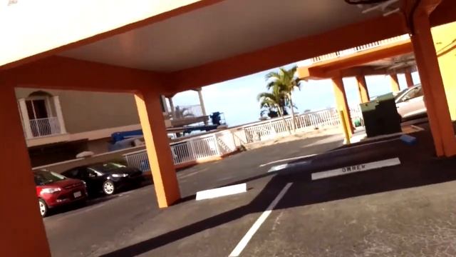 США. Дома в Америке. Жилые дома на побережье во Флориде. Март 2016 . смотреть онлайн