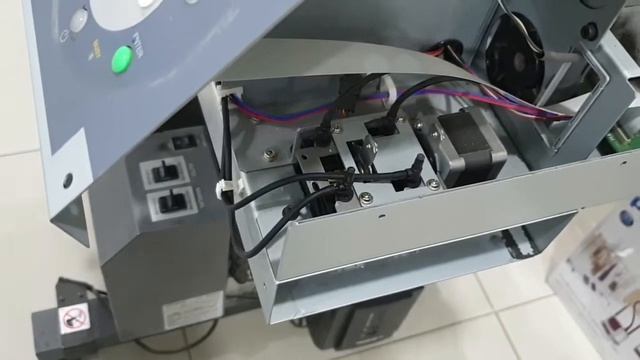 Roland DX-4, замена шлангов помпы/replacement of pump hoses смотреть онлайн