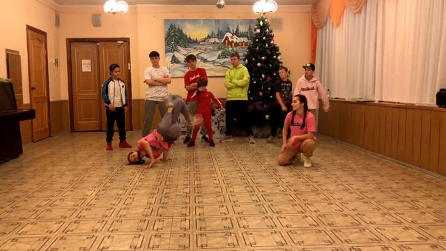 Новогоднее представление" Чудеса, да и только у волшебной елки" смотреть онлайн