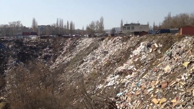 Свалка в центре Ельца. Микрорайон Строитель. смотреть онлайн