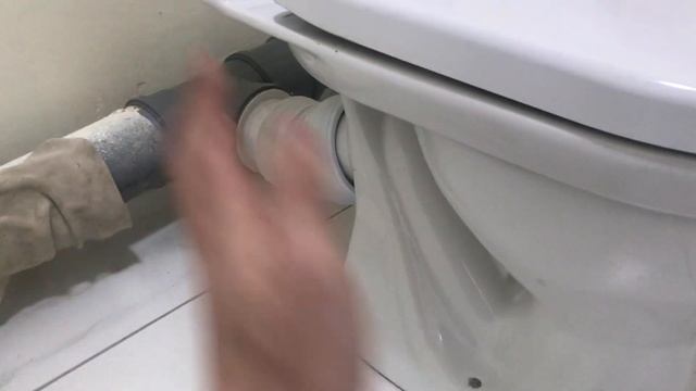 Как закрепить унитаз к напольной плитке без сверления, бурения, болтов и саморезов!