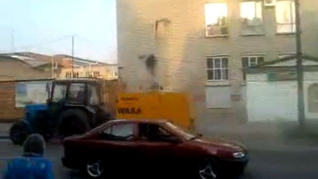 Уборка улиц в Пскове / Dust cleaners on Pskov streets смотреть онлайн