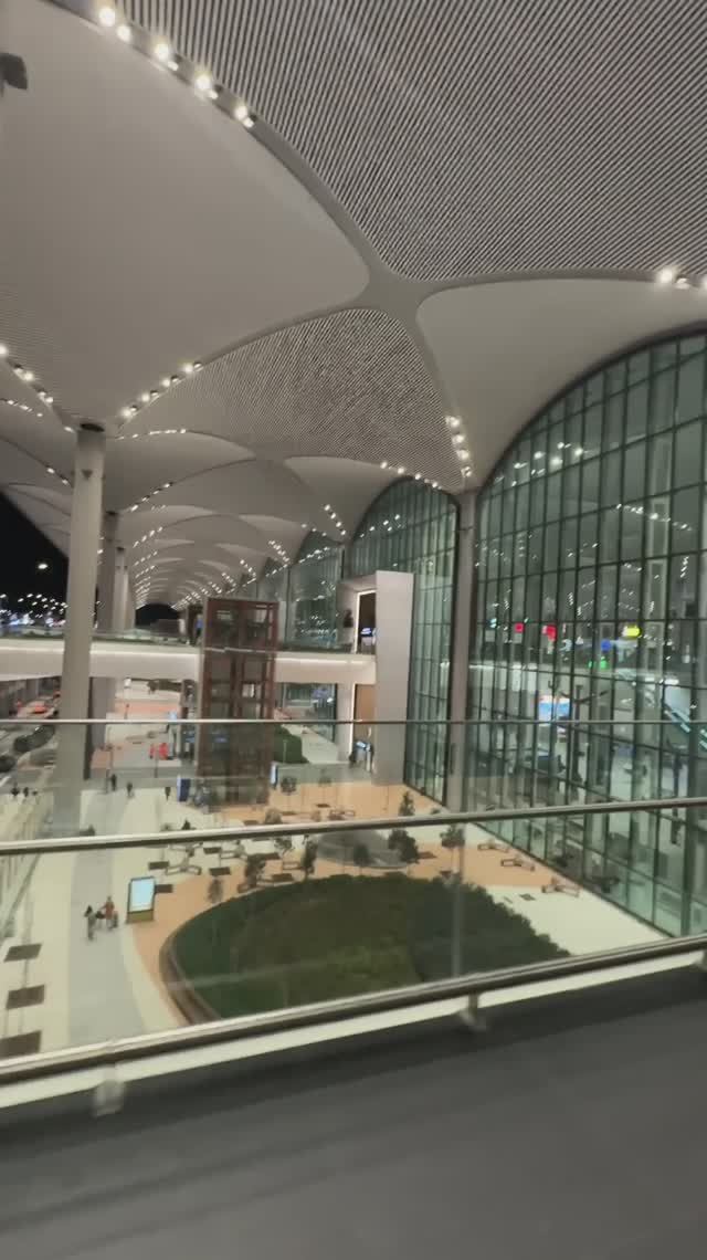 Как выглядит огромный аэропорт Стамбула смотреть онлайн