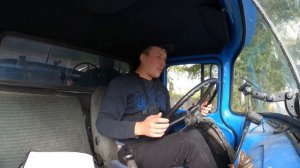 Оторвало задний борт! ЗИЛ-130 работает на ферме!