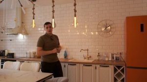 КУХНЯ-ГОСТИНАЯ без верхних шкафов длиною 5 МЕТРОВ