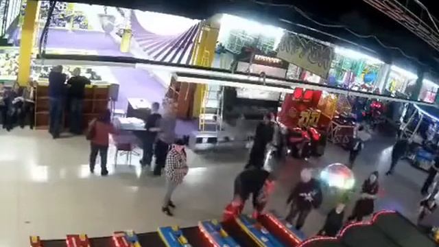 Начало пожара в ТЦ Зимняя вишня в Кемерово. трагедия 2018 смотреть онлайн