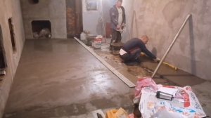 #7 Процесс заливки стяжки с уклоном.