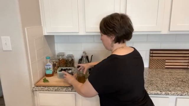 Who Needs Alcohol? Let's Make A Blackberry Brambler Mocktail смотреть онлайн