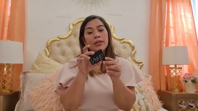 What's in my LV Cosmetic Pouch? смотреть онлайн